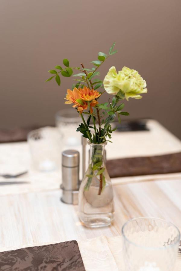 Logis-Hotel & Restaurant Le Carnot ボルベック エクステリア 写真
